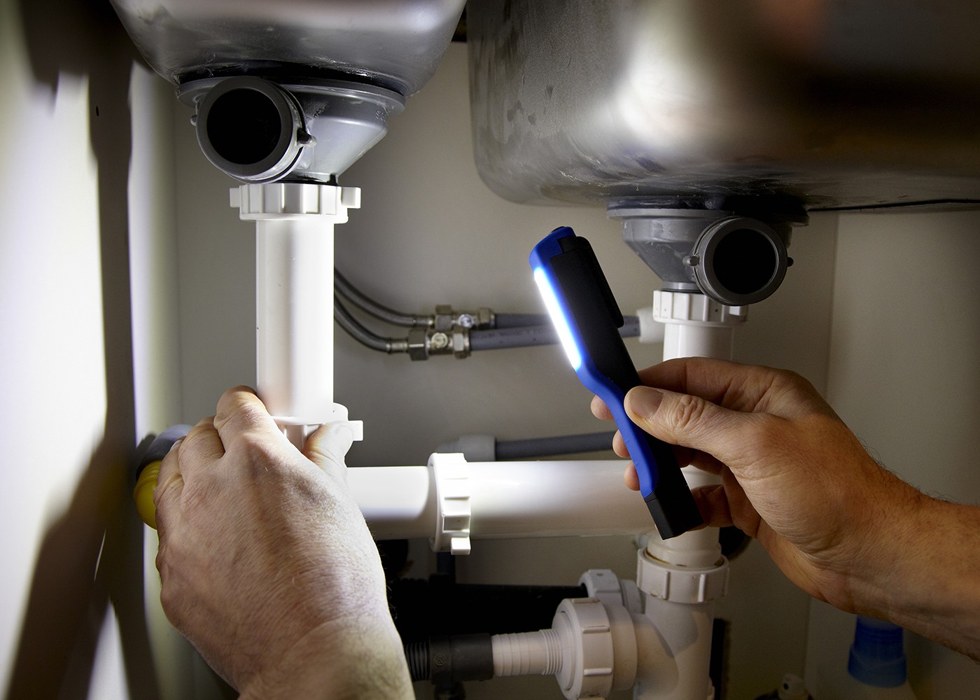 RIL54 Ultra Bright LED Pocket Lamp being used by technician